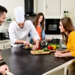 Een privé kok aan huis hoe het werkt en wat je kunt verwachten