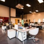 Slim werken met een zit-sta bureau: comfort, focus en gezonde routine